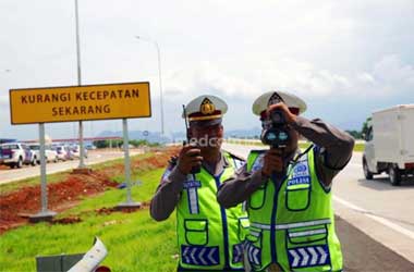 Pahami Batas Kecepatan Kendaraan di Jalan