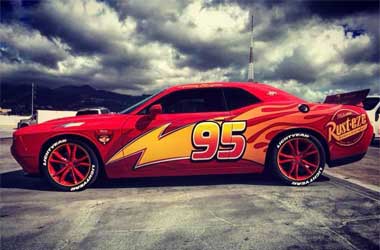Lightning McQueen Pinjam Basis Dodge Challenger