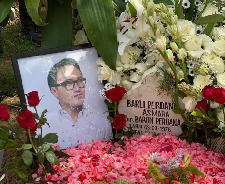 Potret Pemakaman Barli Asmara