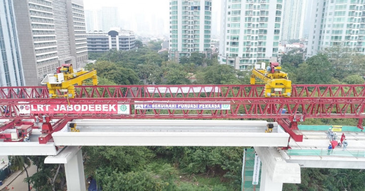 ADHI Bangun Jalur Kereta <i>U-Shaped Girder</i> Terpanjang di Indonesia