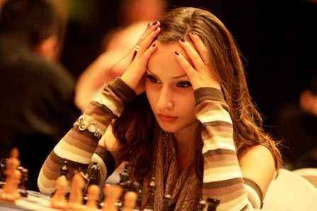 Pecatur Cantik Georgia Ramaikan Dwitarung di Sekolah Catur Utut Adianto