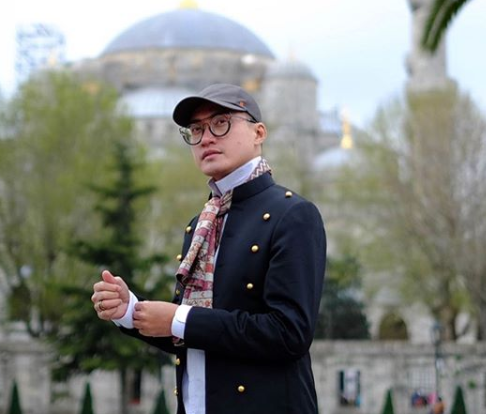 Barli Asmara, salah satu desainer kebanggaan Indonesia. (Foto: Dok. Instagram/@barliasmara)