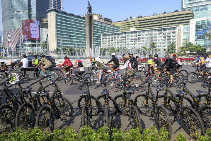 Meski CFD Ditiadakan, Bundaran HI Masih Dipadati Warga