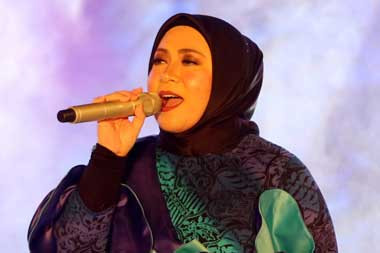 Tandai Usia Perak Pernikahan, Melly Goeslaw dan Anto Hoed Rilis Album
