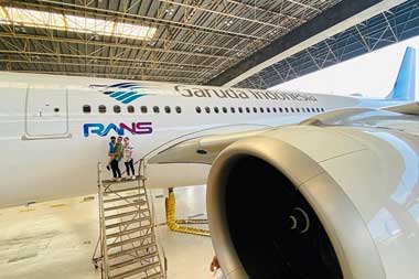 Alasan Garuda Pajang Logo Raffi Ahmad di Badan Pesawat