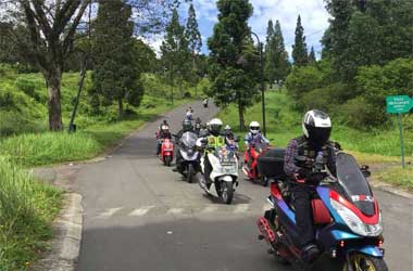 3 Teknik Berkendara di Jalan Tanjakan dan Turunan