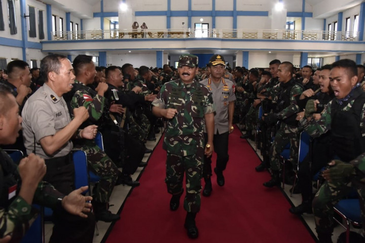 TNI-Polri Patroli Skala Besar Pascapenyerangan Polsek Ciracas