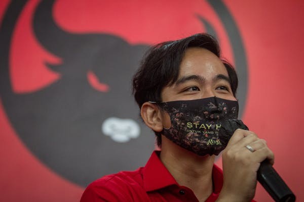 Gibran-Teguh Daftar Pertama ke KPU, Bajo Terakhir