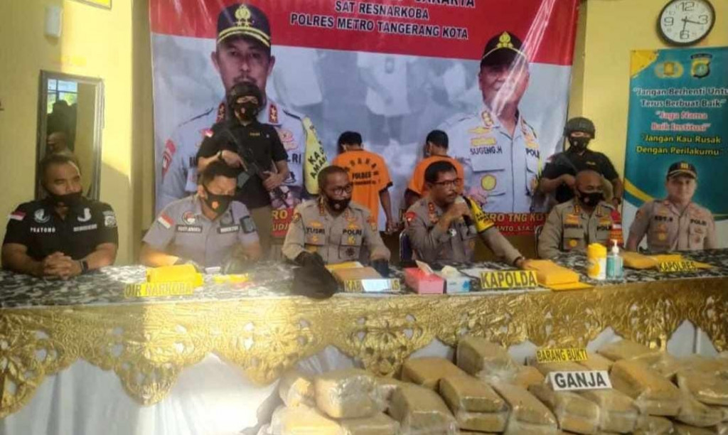 Kapolda Metro Jaya, Irjen Nana Sudjana, mengungkap 200 kilogram ganja di Tangerang.