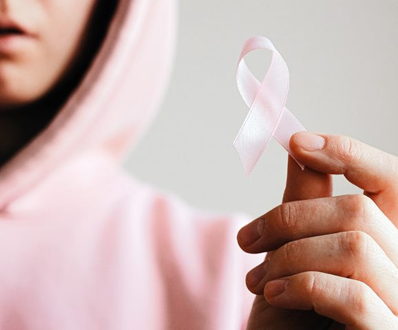 Hubungan Antara Siklus Haid yang Pertama Kali dengan Kanker Payudara