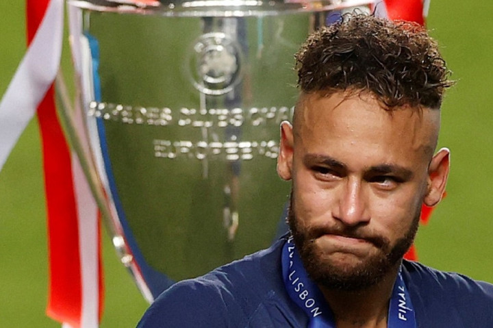 Pulang dari Ibiza, Neymar Terpapar Covid-19