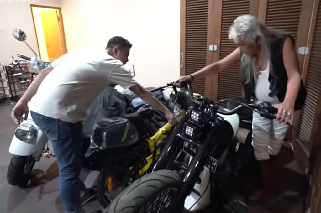 Gideon Tengker diketahui dengan Rocker C garapan Garasi 19. Youtube/Rans Entertainment