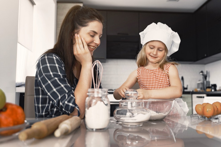 Yuk, Bikin Brownies Cokelat bareng Anak