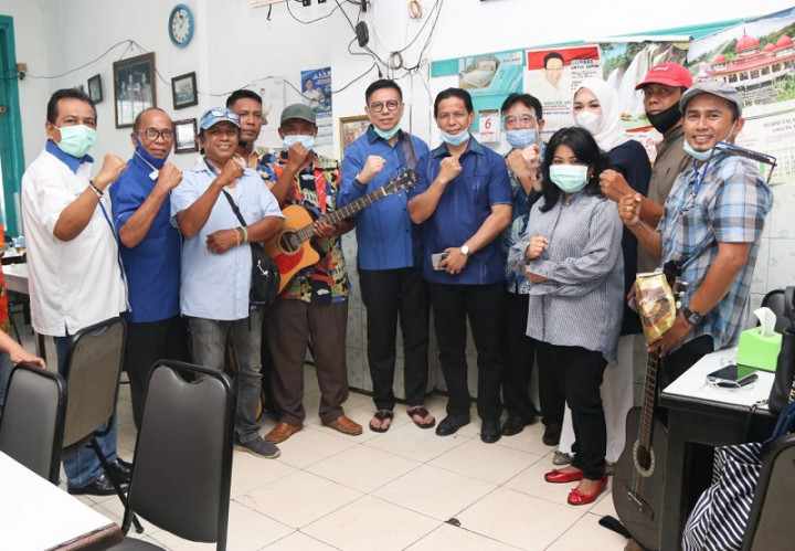 Pasangan Mualim Didukung Musisi Jalanan Sumbar