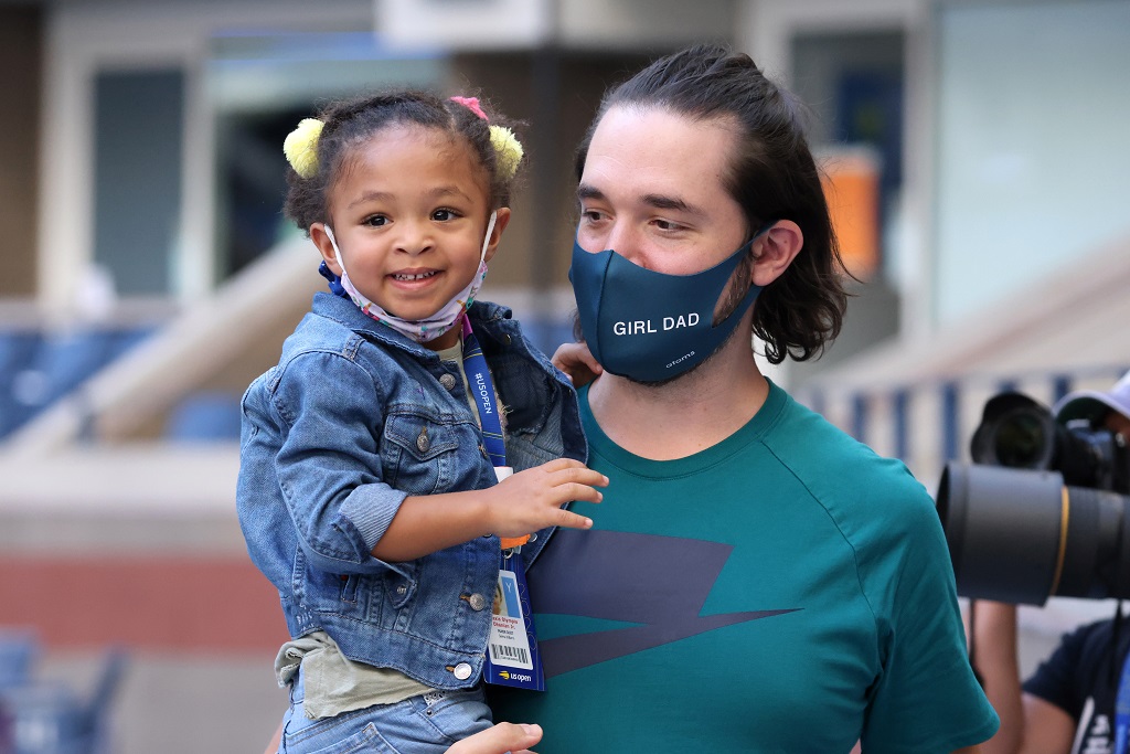 Kebersamaan suami Serena Williams Alexis Ohanian dengan putrinya, Alexis Olympia Ohanian Jr. (AL BELLO / GETTY IMAGES NORTH AMERICA / Getty Images via AFP)