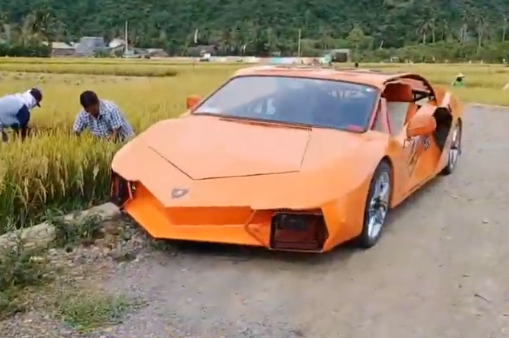 Petani di Aceh membuat replika Lamborghini untuk dibawa ke sawah. Youtube/EJ LAMBO 22