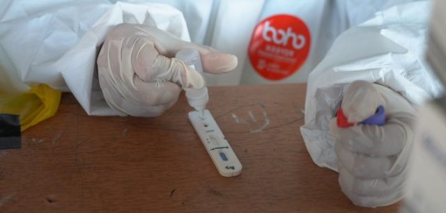 Para pelaku perjalanan wajib mengisi Health Alert Card (HAC). (Foto: Dok. Biro Komunikasi dan Pelayanan Masyarakat Kemenkes)