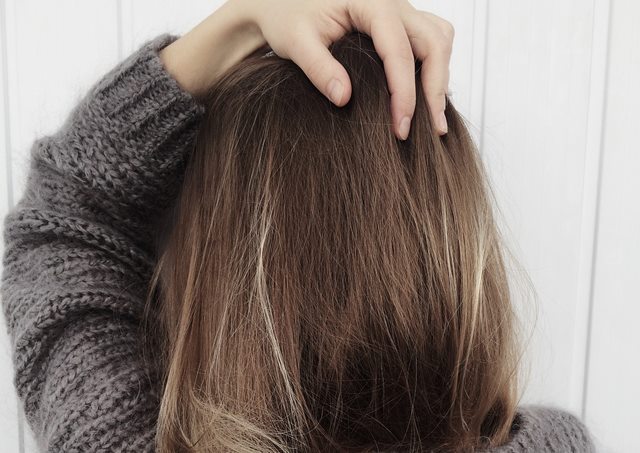 6 Penyebab Rambut Putih di Usia Muda