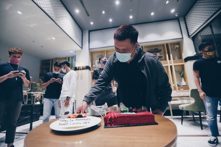 Rayakan Ulang Tahun Pertama, Jersey Louvre Surabaya Laris Manis