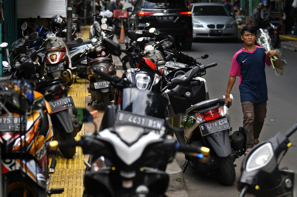 Parkiran liar di Rawa Belong Jakarta. ANTARA FOTO/Aditya Pradana Putra