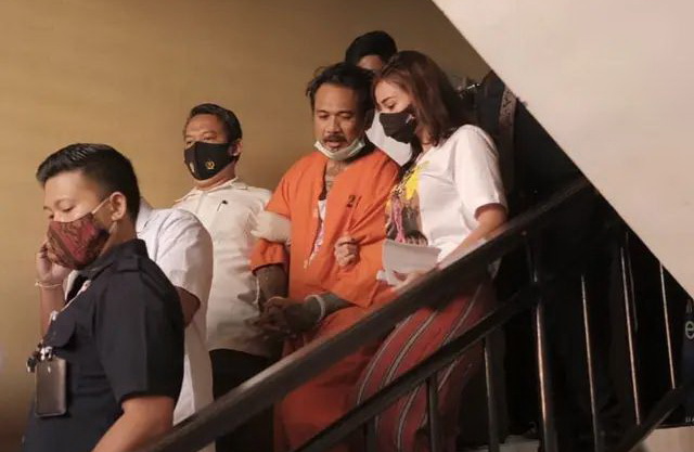 Tolak Pengadilan Daring, Jerinx Walkout