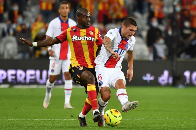 Suasana pertandingan PSG vs RC Lens. (Foto: AFP/Denis Charlet)