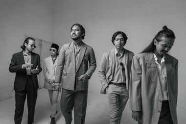 .Feast Rilis Album Mini Uang Muka