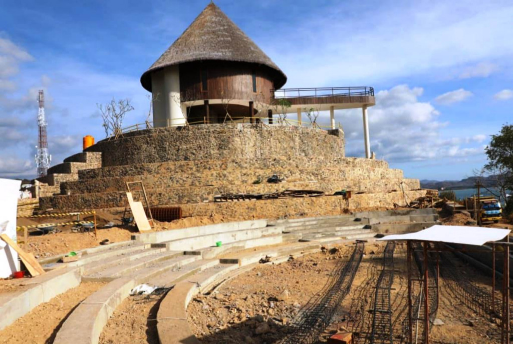 Pembangunan jalan di kawasan pariwisata Labuan Bajo. Foto: Kementerian PUPR