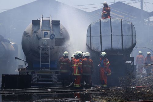 5 Truk Tangki Gas di Surabaya Terbakar Disertai Ledakan