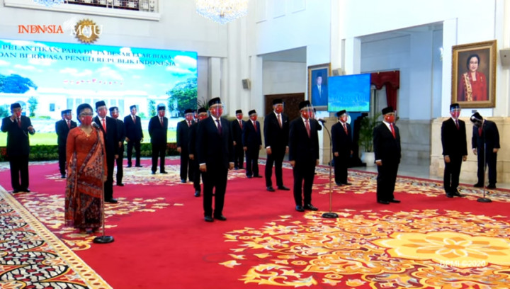 Jokowi Lantik 20 Duta Besar Luar Biasa RI