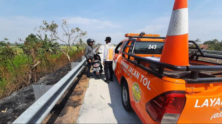 Ikuti Panduan Google Map, Pengendara Motor <i>Nyasar</i> Masuk Tol Jombang