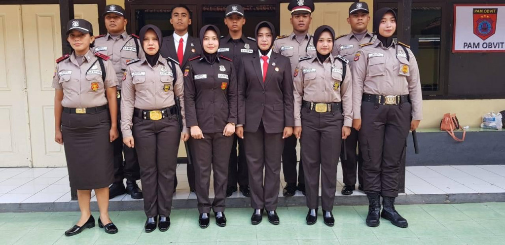 Seragam Satpam Kini Mirip Polisi  Medcom id