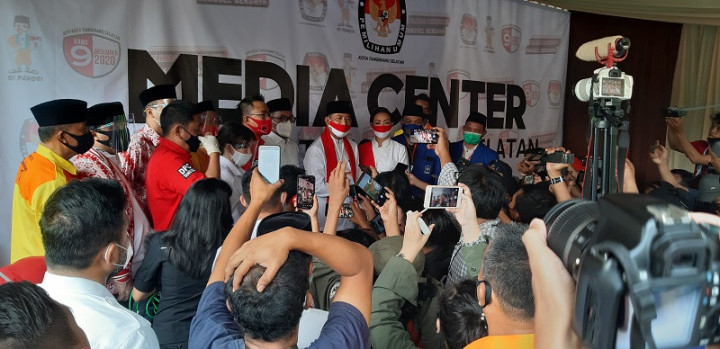 Muhamad-Rahayu Setorkan Perbaikan Dokumen Pendaftaran Pilkada