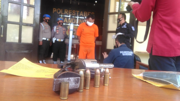 Begal Bersenjata Api di Bandung Ditembak