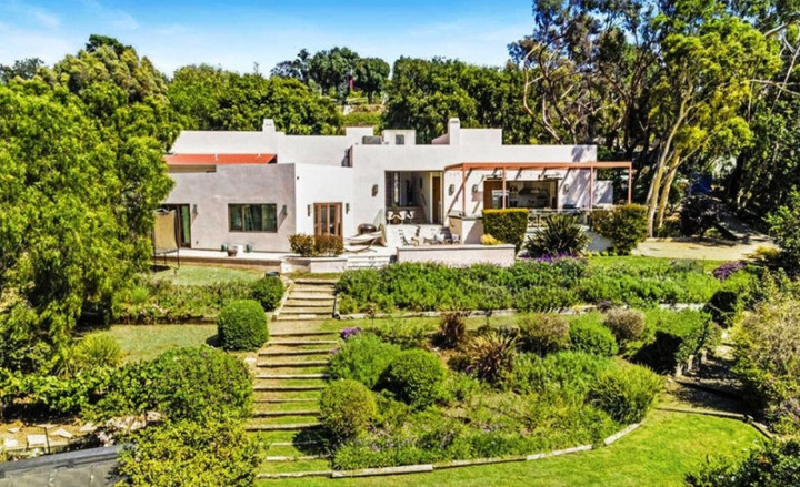 Chris dan Liam Hemsworth Jual Rumah di Malibu Rp71 Miliar