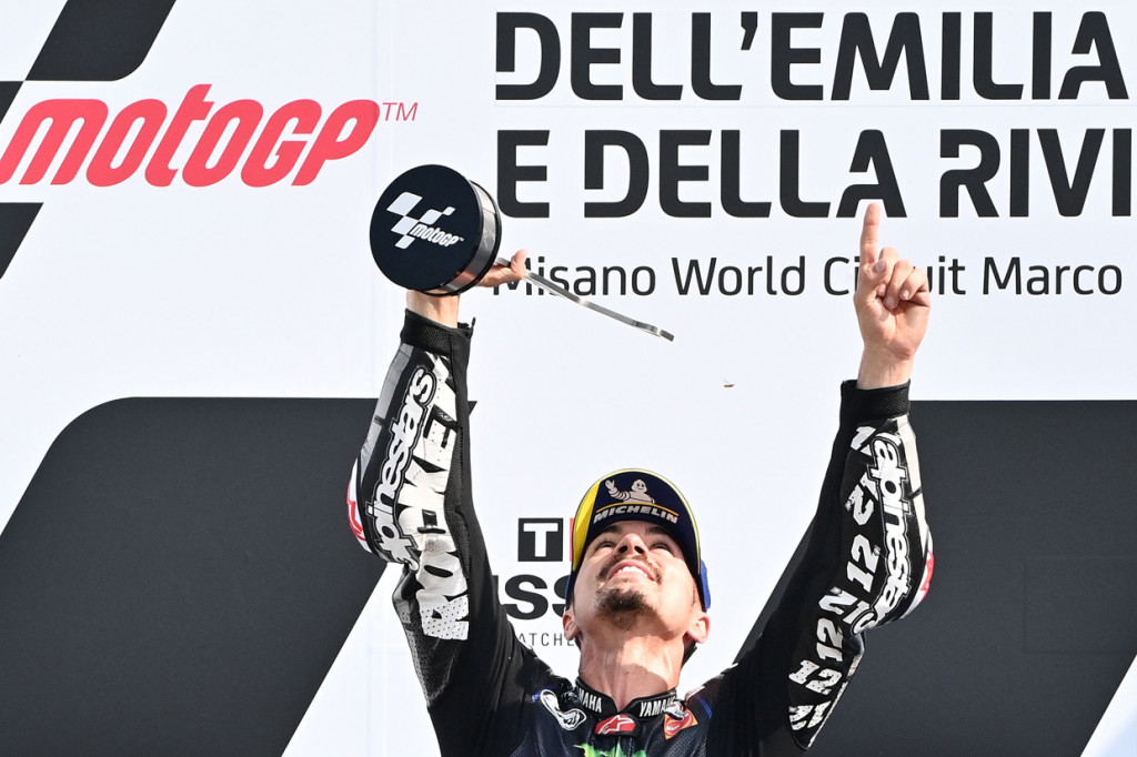 Vinales Juara MotoGP Emilia Romagna, Rossi Gagal Finis