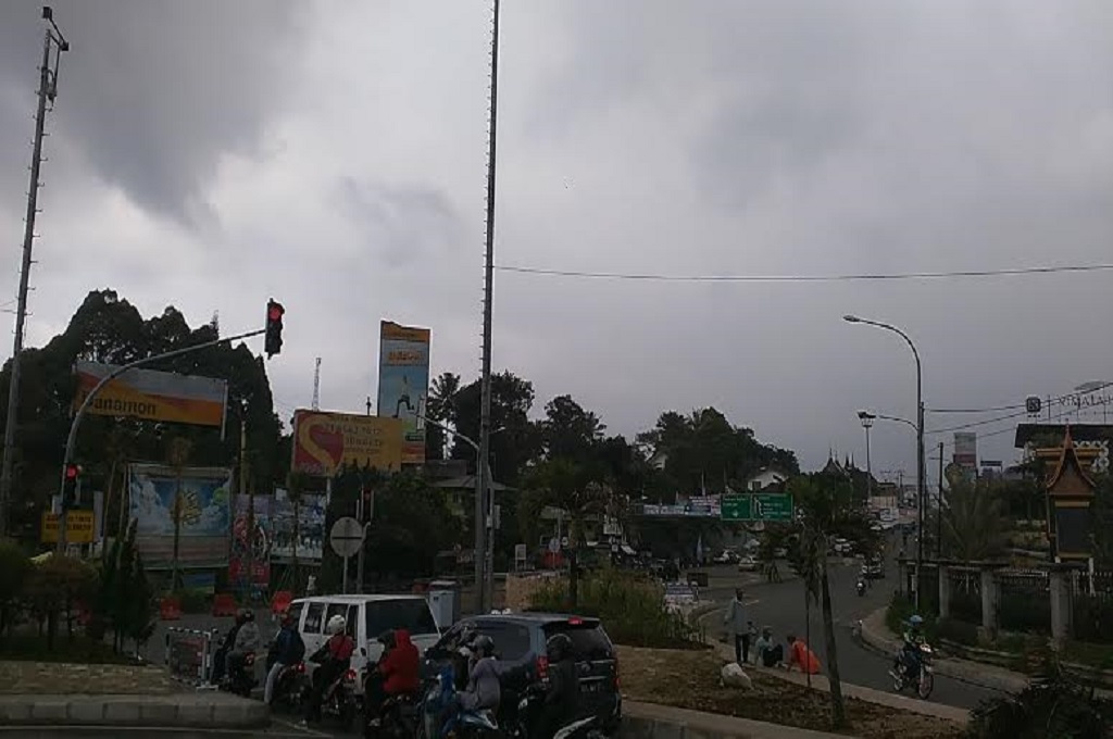 Salah satu jalan di Puncak yang dilintasi kendaraan di setiap libur panjang, MTVN - Mulvi (Mulvi Muhammad Noor)