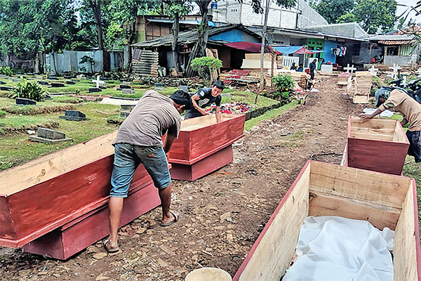 Perajin Peti Mati Bersemi di Tengah Pandemi Covid-19