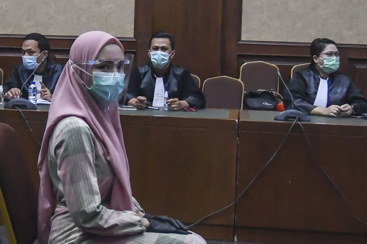 Jalani Sidang Perdana, Jaksa Pinangki Kenakan Gamis dan Kerudung Pink