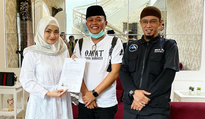 Ditemani Sule, Natalie Holshcer Putuskan Jadi Mualaf