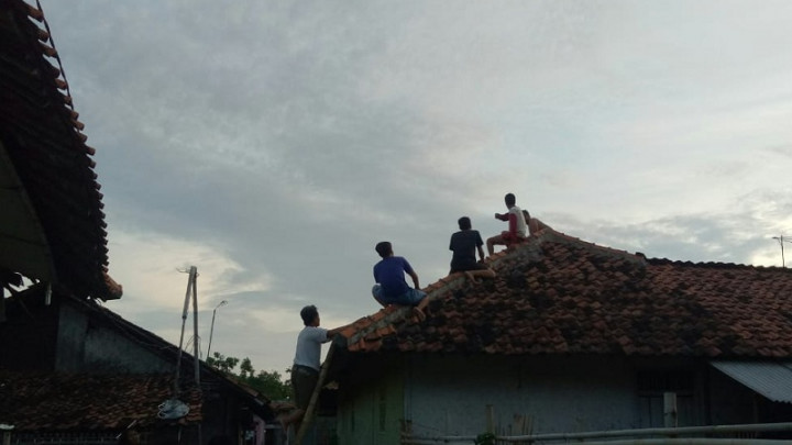 Angin Puting Beliung di Cirebon Melukai Dua Warga