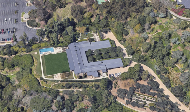 Pendiri WhatsApp Jan Koum Beli Rumah Rp1,8 Triliun