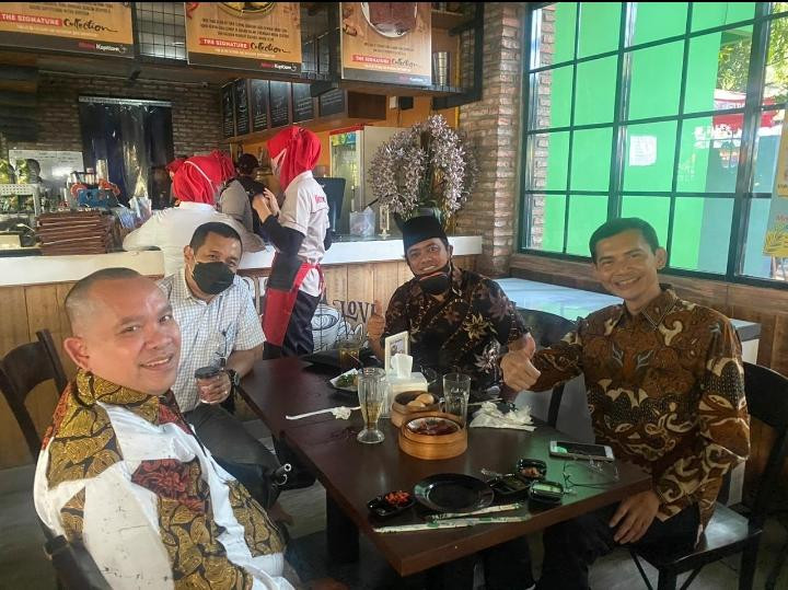 Hadi Pranoto dan Muannas Menuju Damai