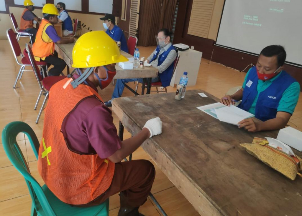 100 tukang bangunan program bedah rumah disertifikasi. Foto: Kementerian PUPR