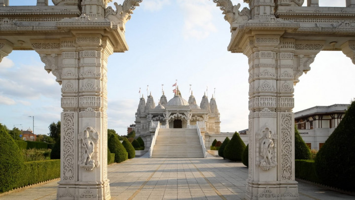 Neasden Temple, Kuil Hindu Pertama di Eropa