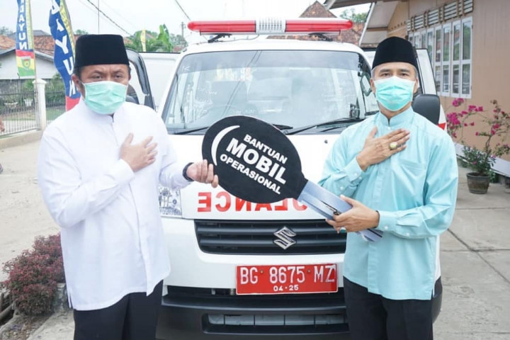 Gubernur Sumsel Serahkan 1 Unit Ambulans untuk Masyarakat