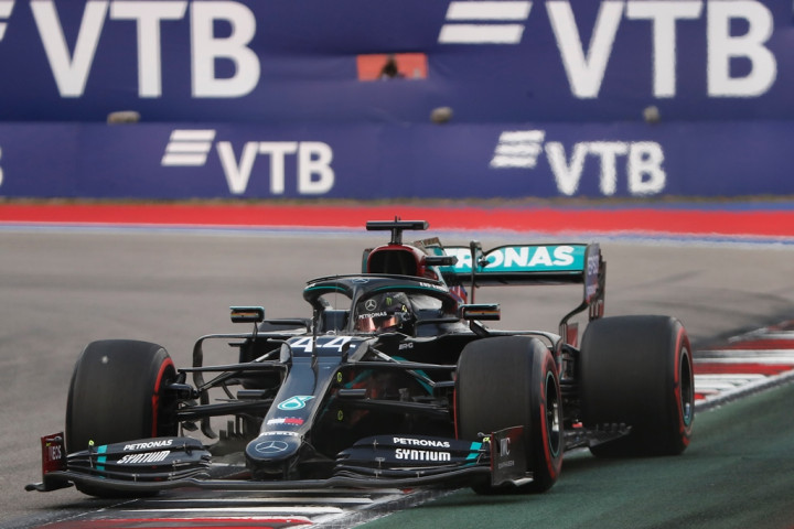 F1GP Rusia: Sengit, Lewis Hamilton Pimpin Balapan GP Rusia