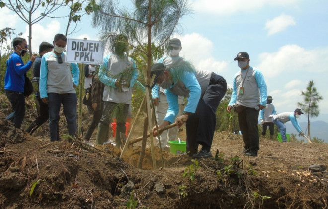 Rombongan KLHK berkunjung ke Taman Cisantana, Kuningan, Jawa Barat. Foto: KLHK