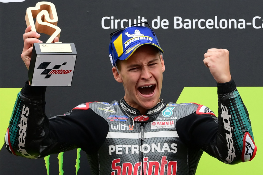 Quartararo Juara MotoGP Catalunya, Dovi dan Rossi Jatuh