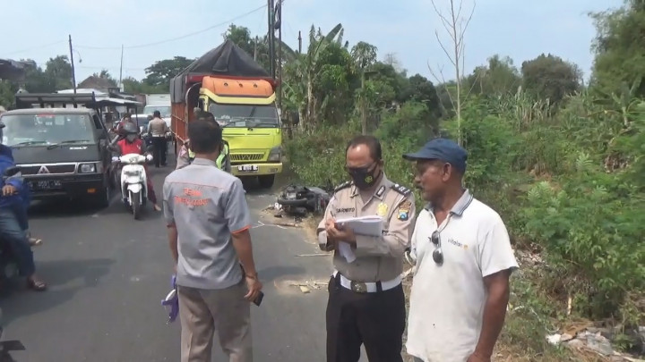 Setir Oleng, Pengendara Motor Tewas Ditabrak Truk